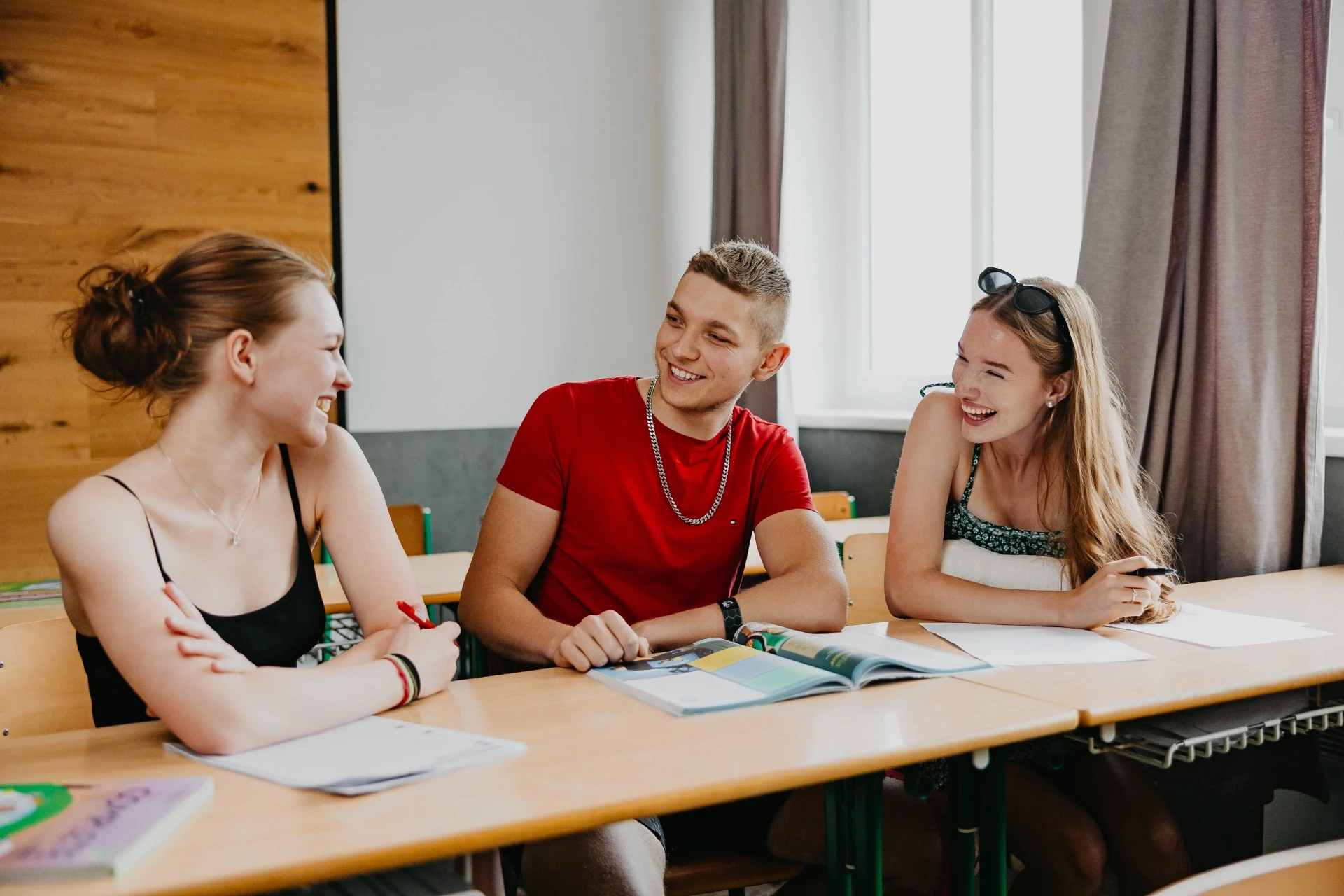 Společná diskuze studentů v AJAK Academy